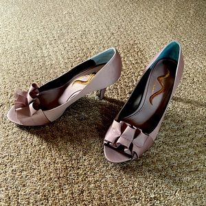 Nina light brown shoes size 8